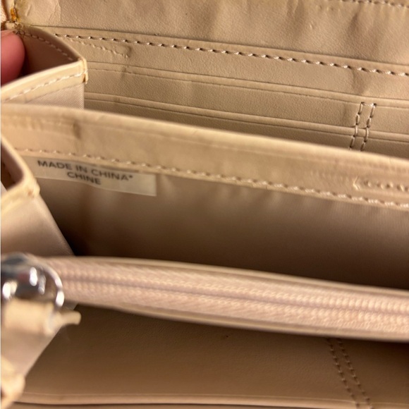 Coach Yellow Peyton Patent Leather Embossed Logo Zip Wallet - Picture 9 of 9